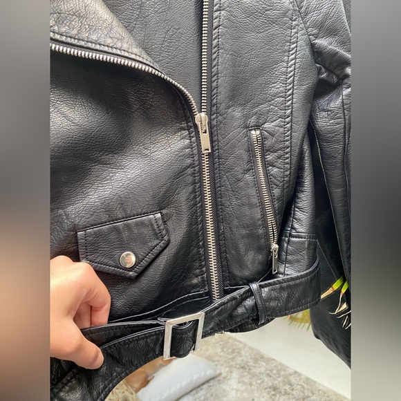 Fitted black faux leather jacket - Picture 2 of 5